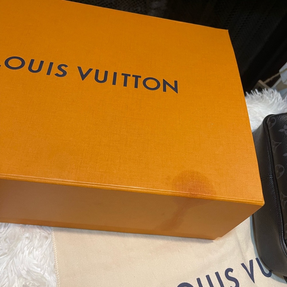 Pristine 100% Authentic Louis Vuitton Outdoor Bumbag in Noir - Picture 15 of 15